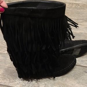 Fringe boots